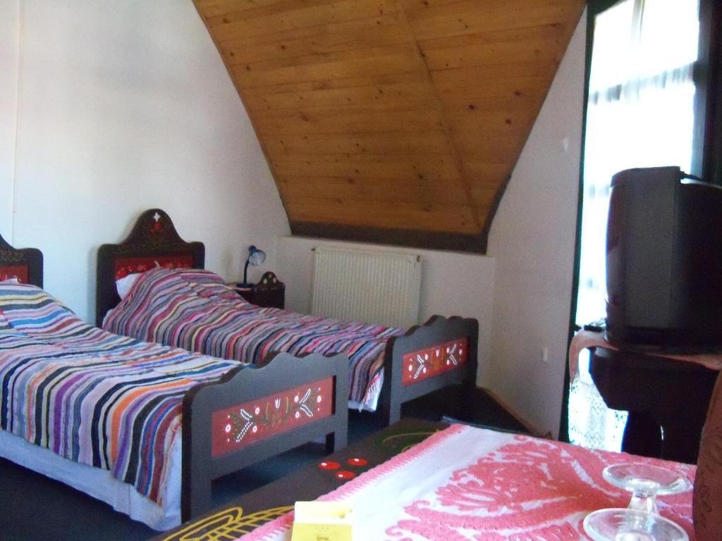 Góbé Csárda Hotel Oradea Quarto foto